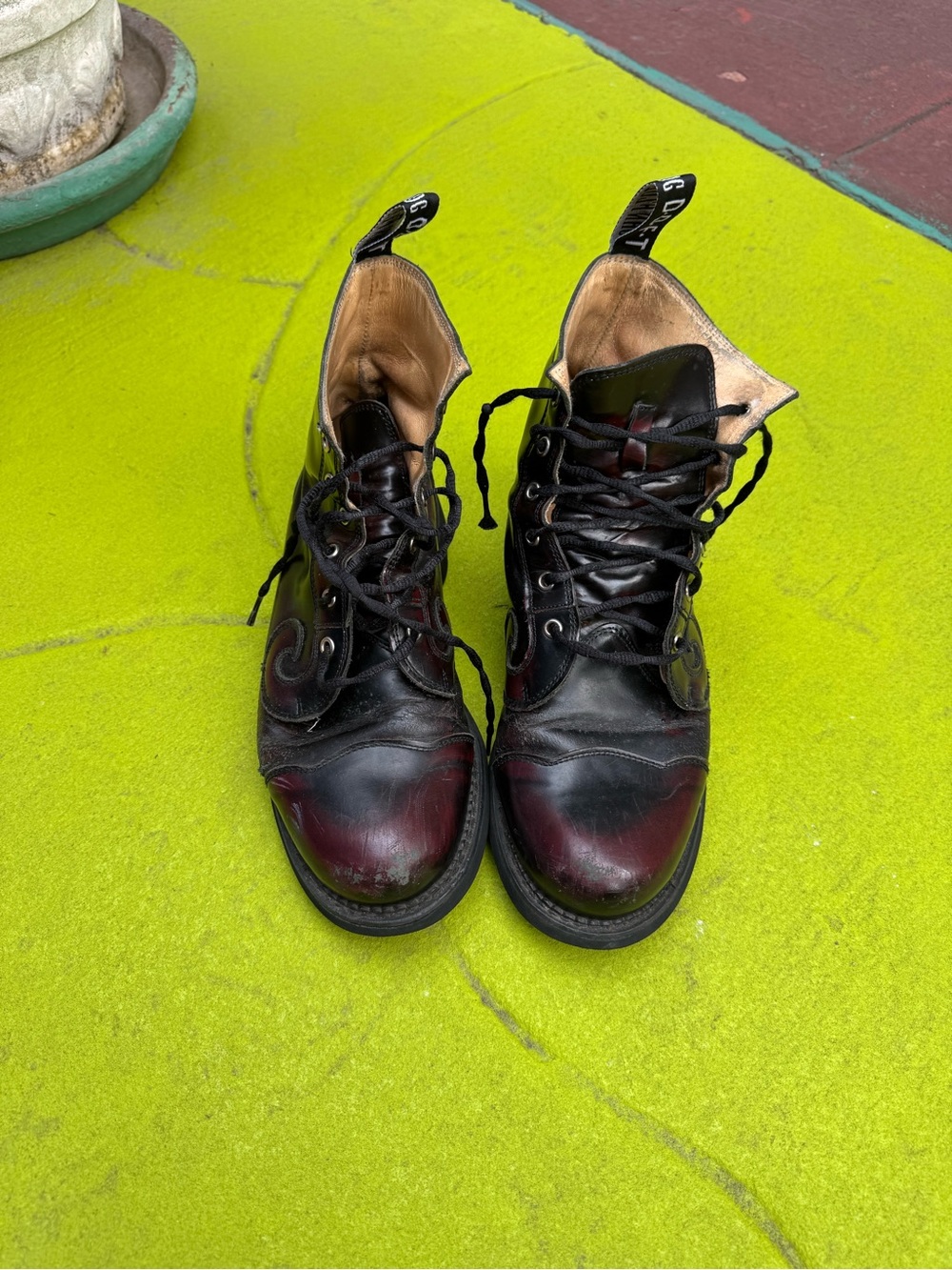 John Fluevog Derby Swirl 6 Eye Boots Men’s Size 8 Burgundy Black Leather